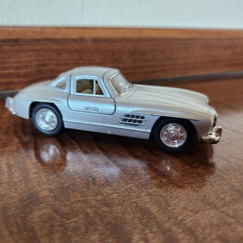 Mercedes-Benz 300 SL 1954 scale 1/36 kinsmart grey toy model car KT5346